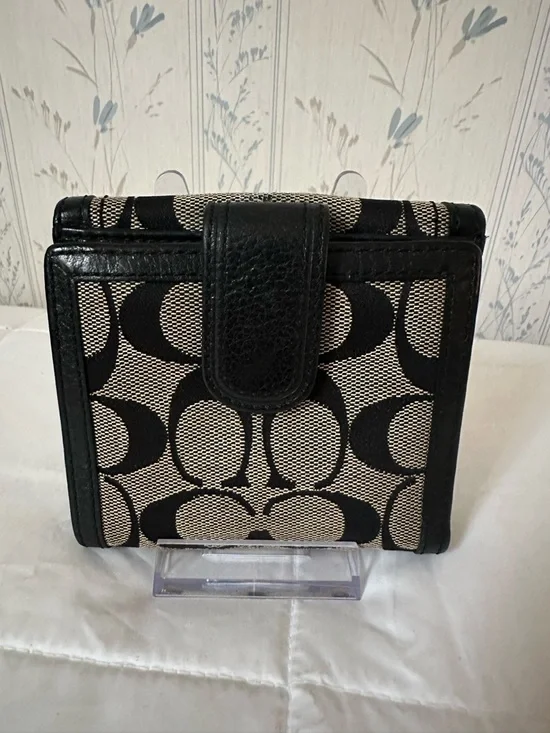 Coach Black and Cream Signature Buckle Wallet - Picture 2 of 16